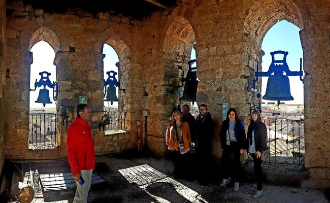2022.11.060. Campanario de Villaescusa de Roa. Foto, Antonio Pereira